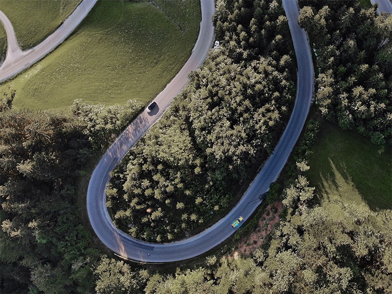 Volvo Cars brengt baanbrekende geconnecteerde veiligheidstechnologie door bestuurders te waarschuwen voor ongevallen verderop - Volvo Lacom
